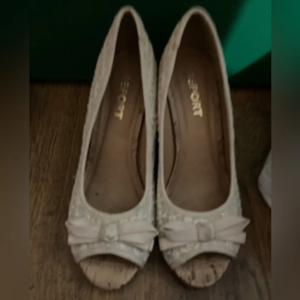 Spring Wedges - Picture 4 of 8